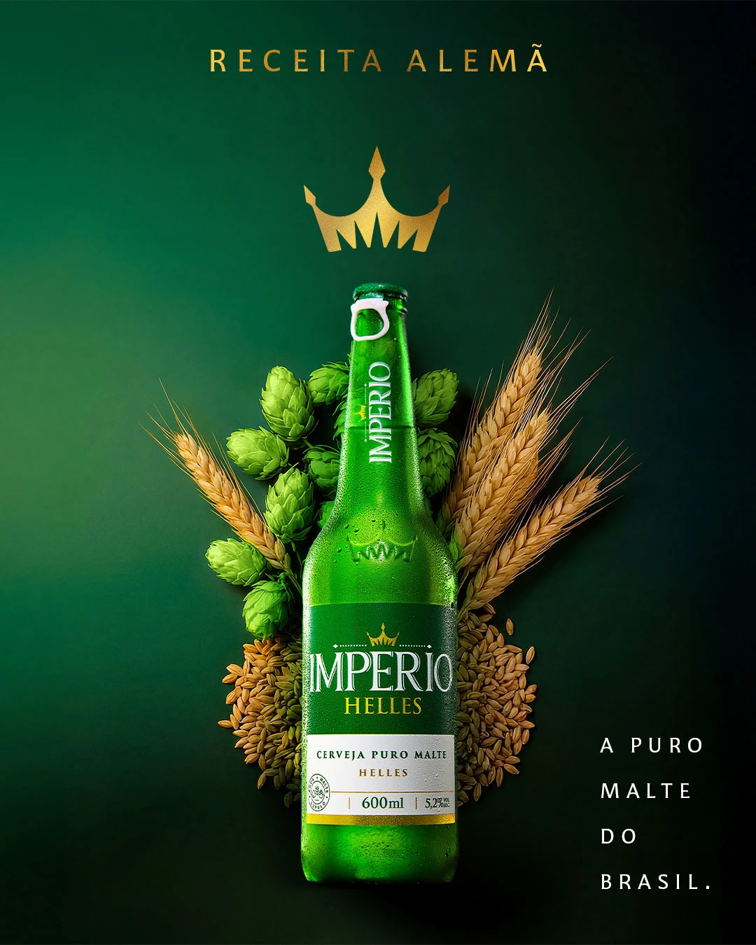 Cartaz "Receita alemã": garrafa verde Império Helles com lúpulo, trigo e grãos de malte, sob coroa dourada, em fundo verde-escuro