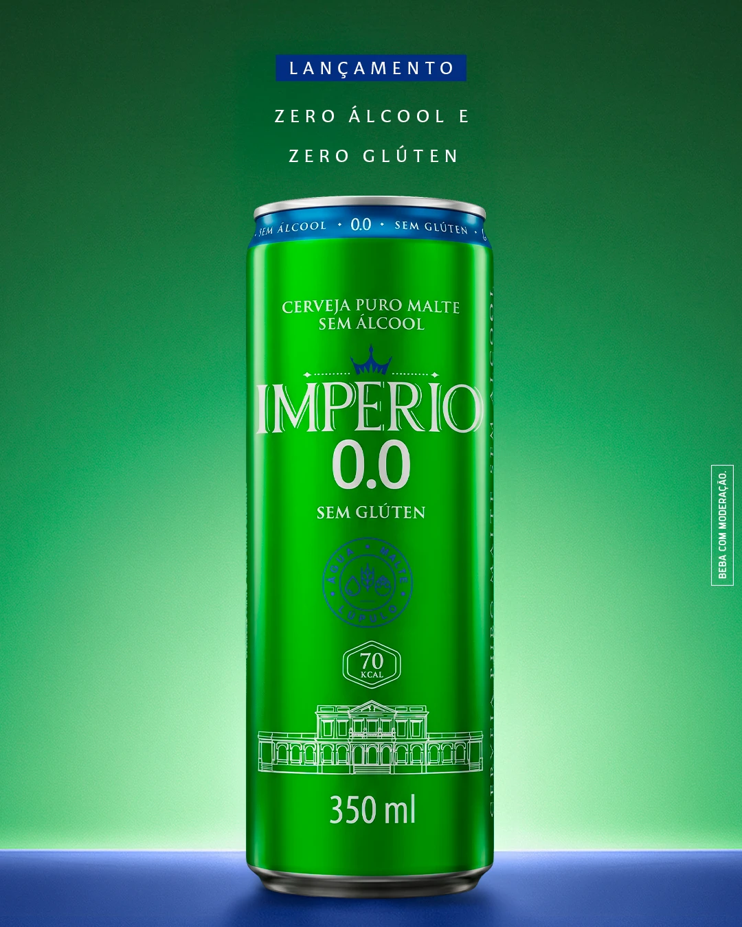 Peça de lançamento "Zero álcool e zero glúten": lata da Império 0.0 sobre base azul, em fundo verde