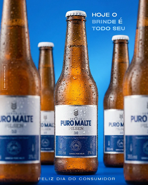 Post "Hoje o brinde é todo seu": garrafa de Puro Malte Pilsen 3.0 coberta de gotas entre outras garrafas desfocadas, em fundo azul, com "Feliz Dia do Consumidor"