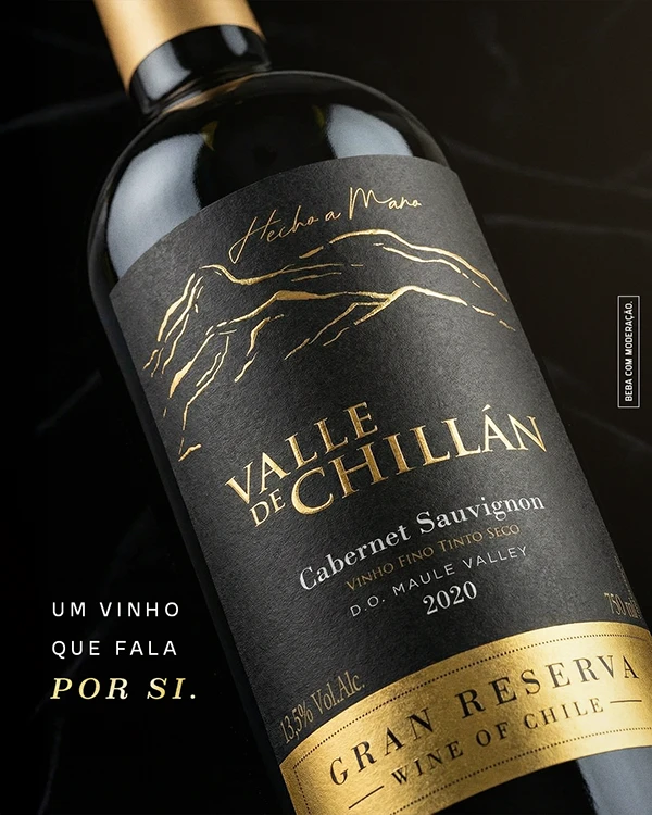 Post "Um vinho que fala por si": close do rótulo preto e dourado do Valle de Chillán Gran Reserva